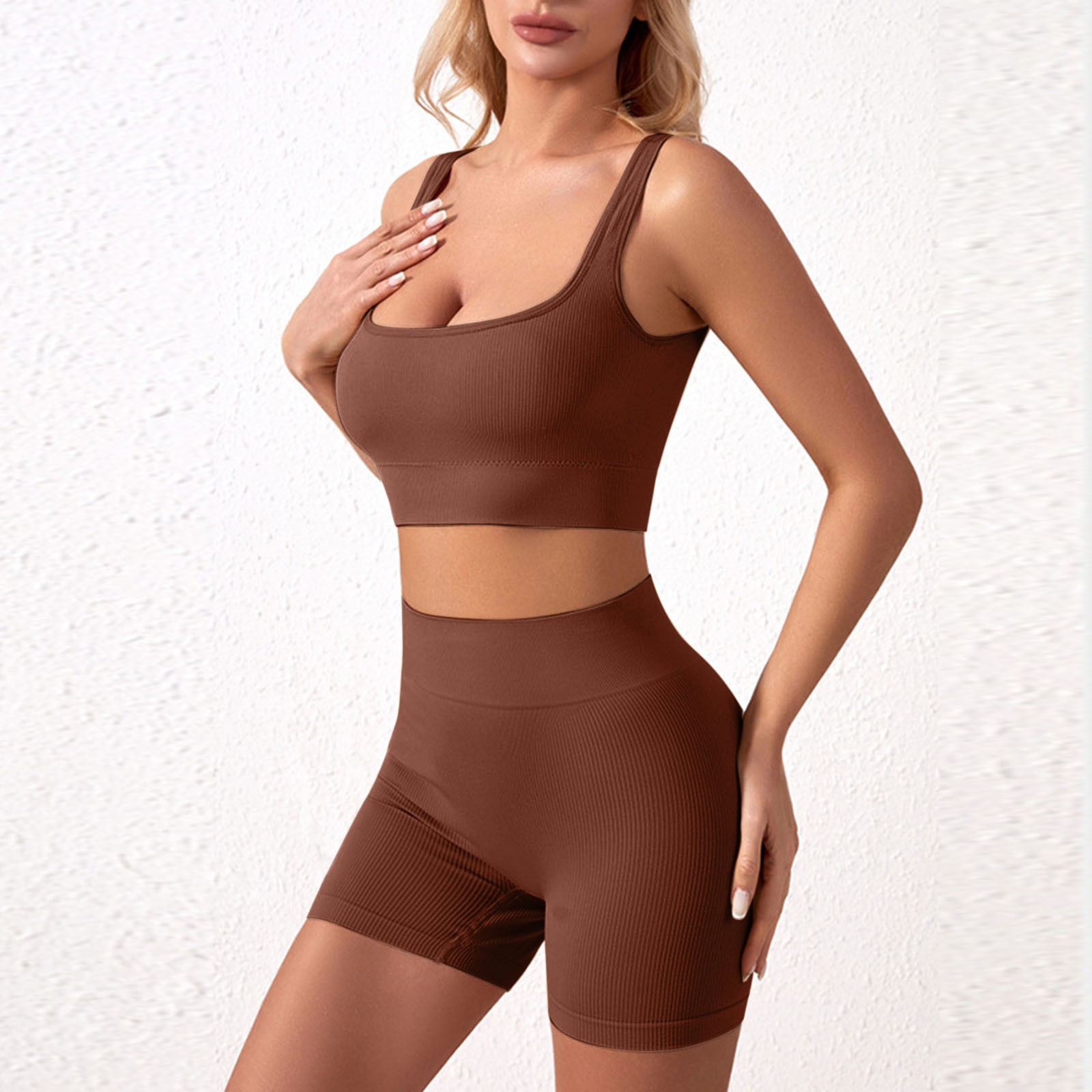 thumbnail image 2 of Conjunto de entrenamiento sin costuras de 2 piezas para mujer: pantalones cortos de yoga de cintura alta y camiseta sin mangas, sujetador incorporado, nailon/spandex, S-XL, 2 of 5